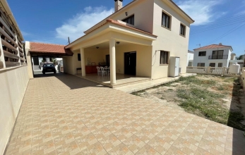 CV2060, Large corner 5 bedroom villa for sale in Alethriko.