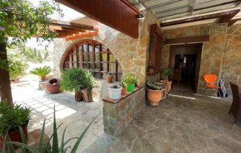 CV2061, 2 bedroom bungalow with large garden for sale in Pyrga.