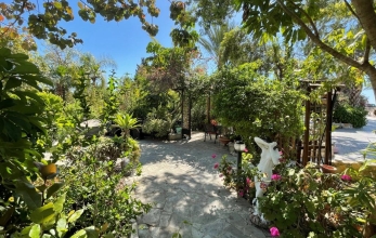 CV2063, Detached house for sale in a huge land in Pervolia.