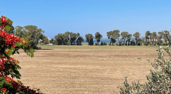2 bed house with sea views for sale in Pervolia.