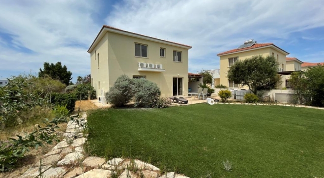 3 bed detached villa for sale close to the beach in Pervolia.