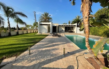 CV2083, Detached bungalow for sale close to Pervolia beach.