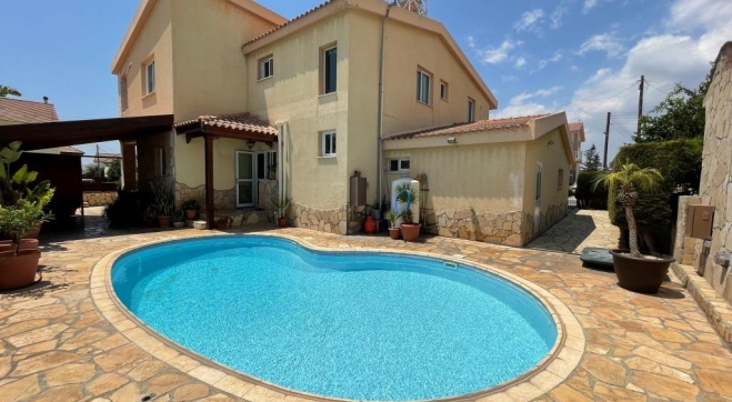 5 bed corner villa with pool for sale in Tersefanou.