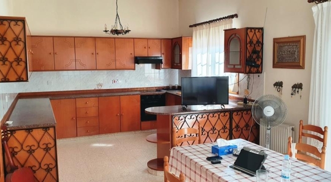 Large 3 bed bungalow for rent in Pyla village.