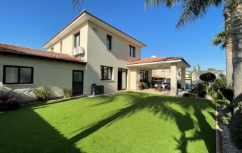 CV2110, Exceptional 5 bed large villa for sale in Kiti.