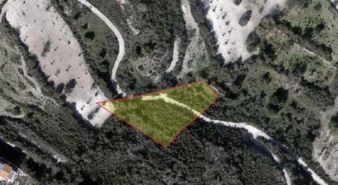 Residential land for sale in Kato Lefkara.