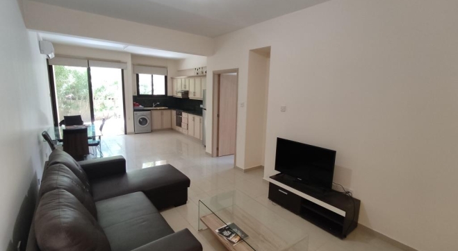 Spacious 2 bed 2 bath ground floor flat for rent in Tersefanou.