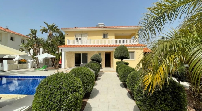 Large 4 bed villa with pool for sale close to the beach in Pervolia.