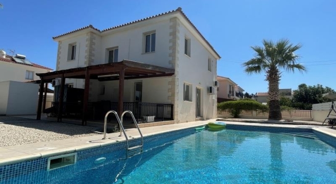 5 bed villa for rent in Kiti