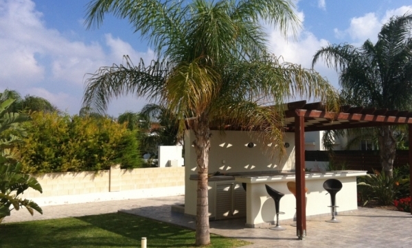 Detached three bed house for sale with private pool