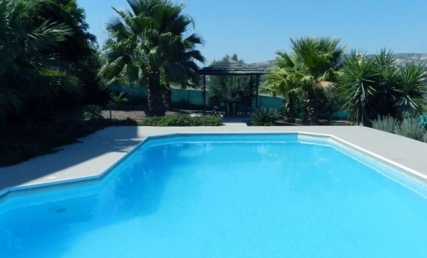 Detached three bed house with sea views in maroni