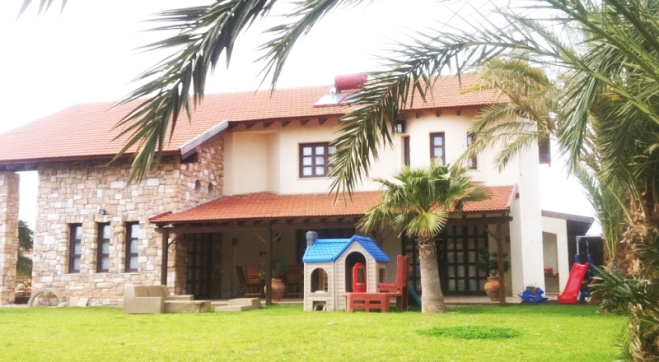 Large house for sale in Pervolia Larnaca