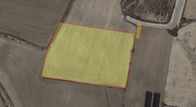 Residential land for sale in Pyla with an easy access to the motorway.