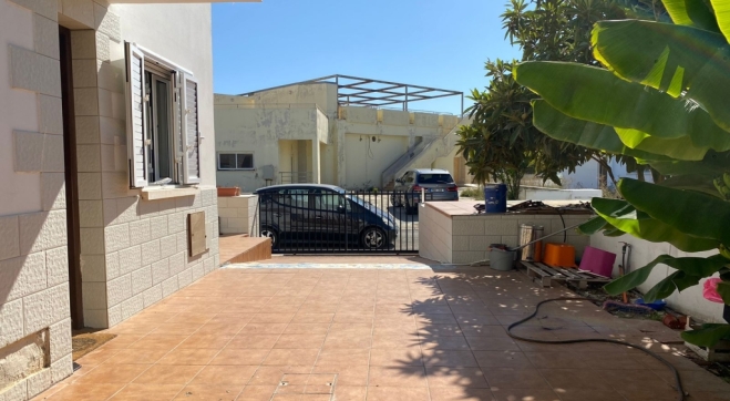 House for rent in Pervolia close to the beach