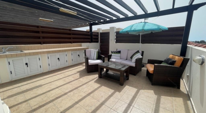 Two bed apartment with roof garden for sale