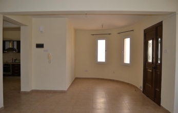 ML3006, Large 4 bed house for rent in Kiti with garden