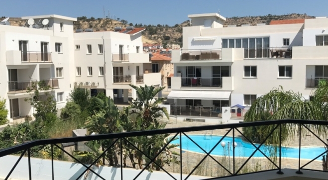 Apartment for sale in Oroklini with pool