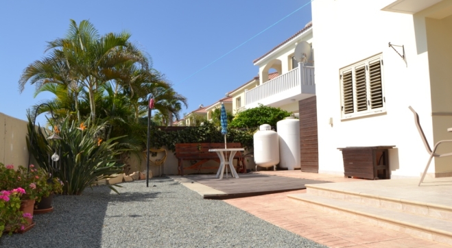 3 bedroom House for sale in Pervolia close to the BEACH